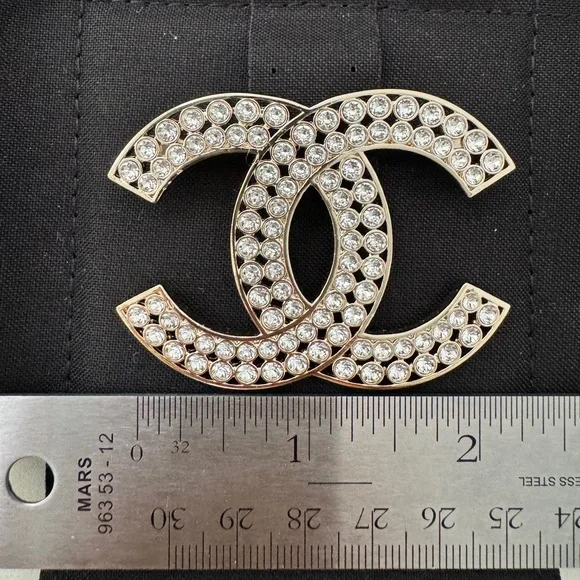 CHANEL 23S CLASSIC GOLD TONE LARGE BIG CC LOGO CRYSTALS CRYSTAL BROOCH PIN